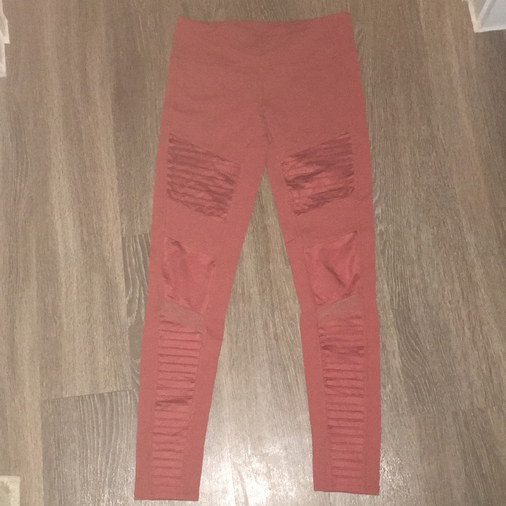 Alo moto legging in sunbaked glossy sz M